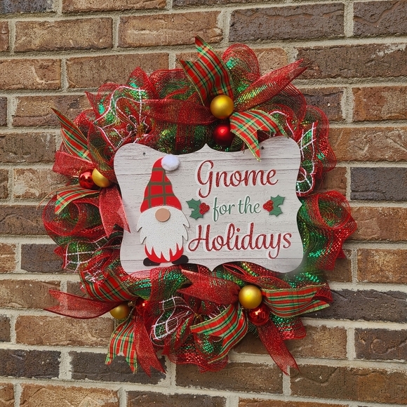 CHRISTMAS Gnome Wreath, Gnome Christmas decor, Gnome for the Holidays Wreath - Picture 2 of 4